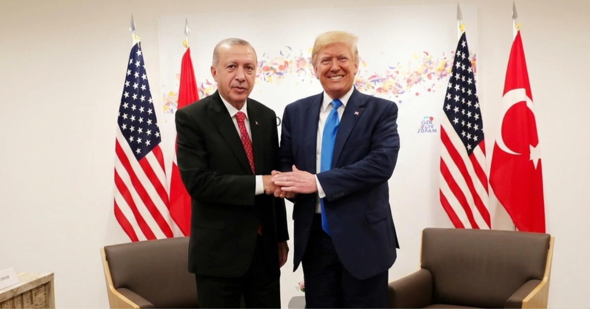 Presiden AS Donald Trump dan Presiden Turki Recep Tayyip Erdogan berjabat tangan menandai kerja sama bilateral.