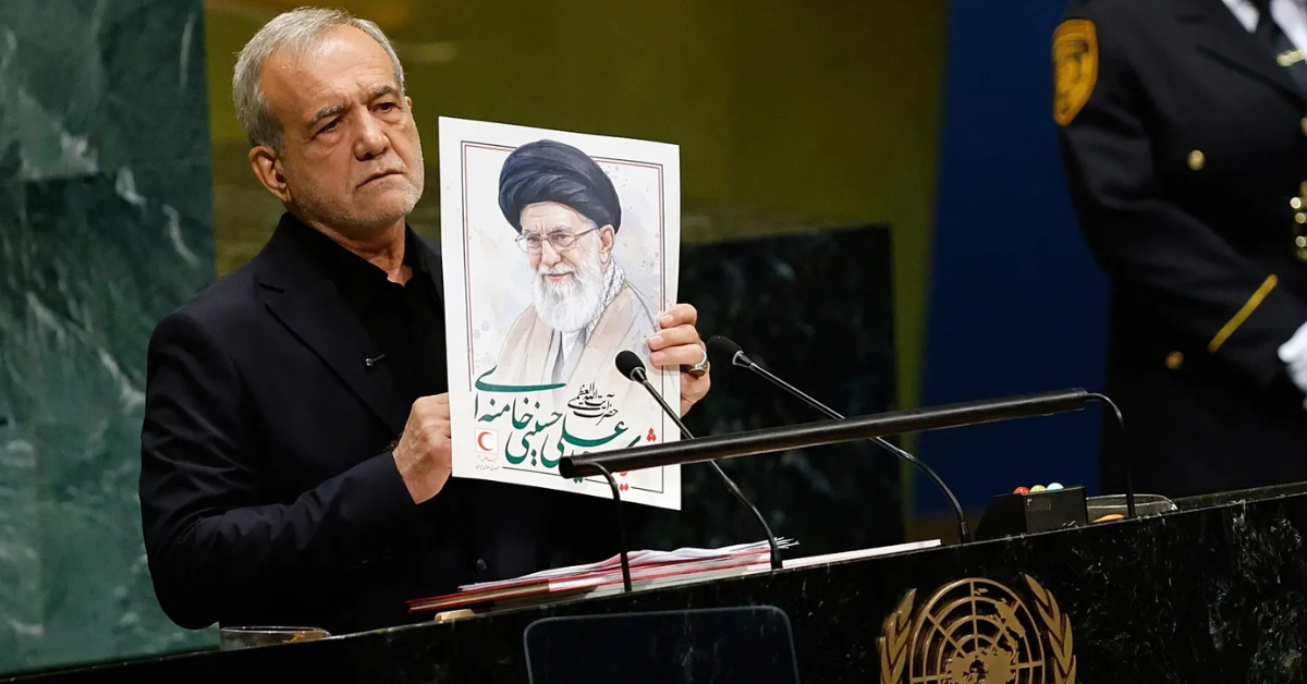 Presiden Iran Masoud Pezeshkian saat menyampaikan pidato di podium Majelis Umum PBB.
